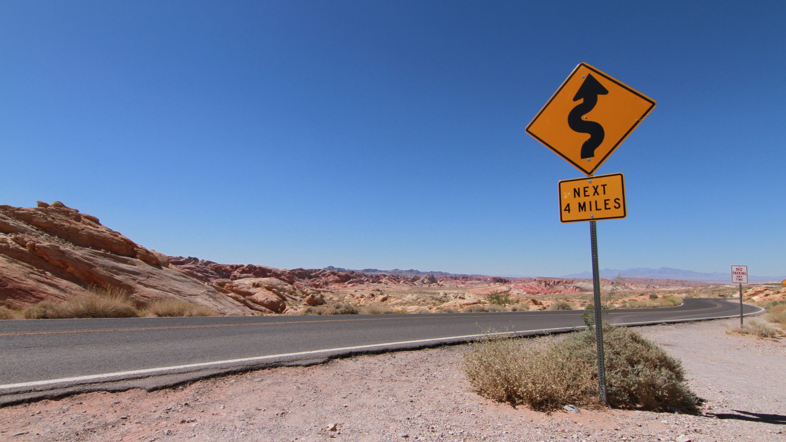 Traffic sign indicating winding road